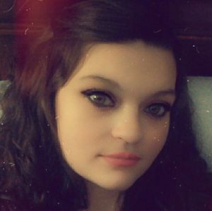 Meet your Posher, Tesia